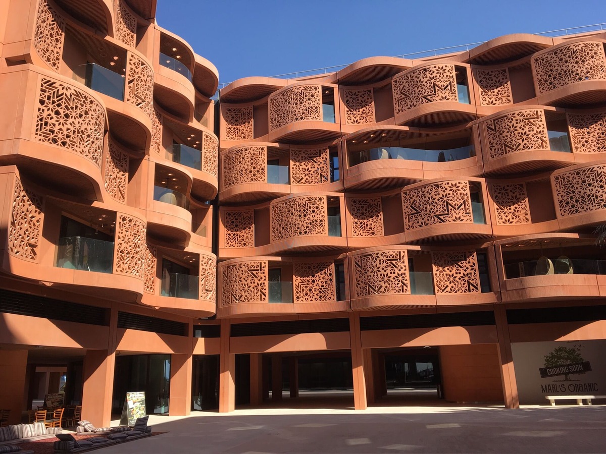 Discovering_the-Worlds_Top_21-Sustainable_Buildings_Masdar_City_Neuroject_13.jpg