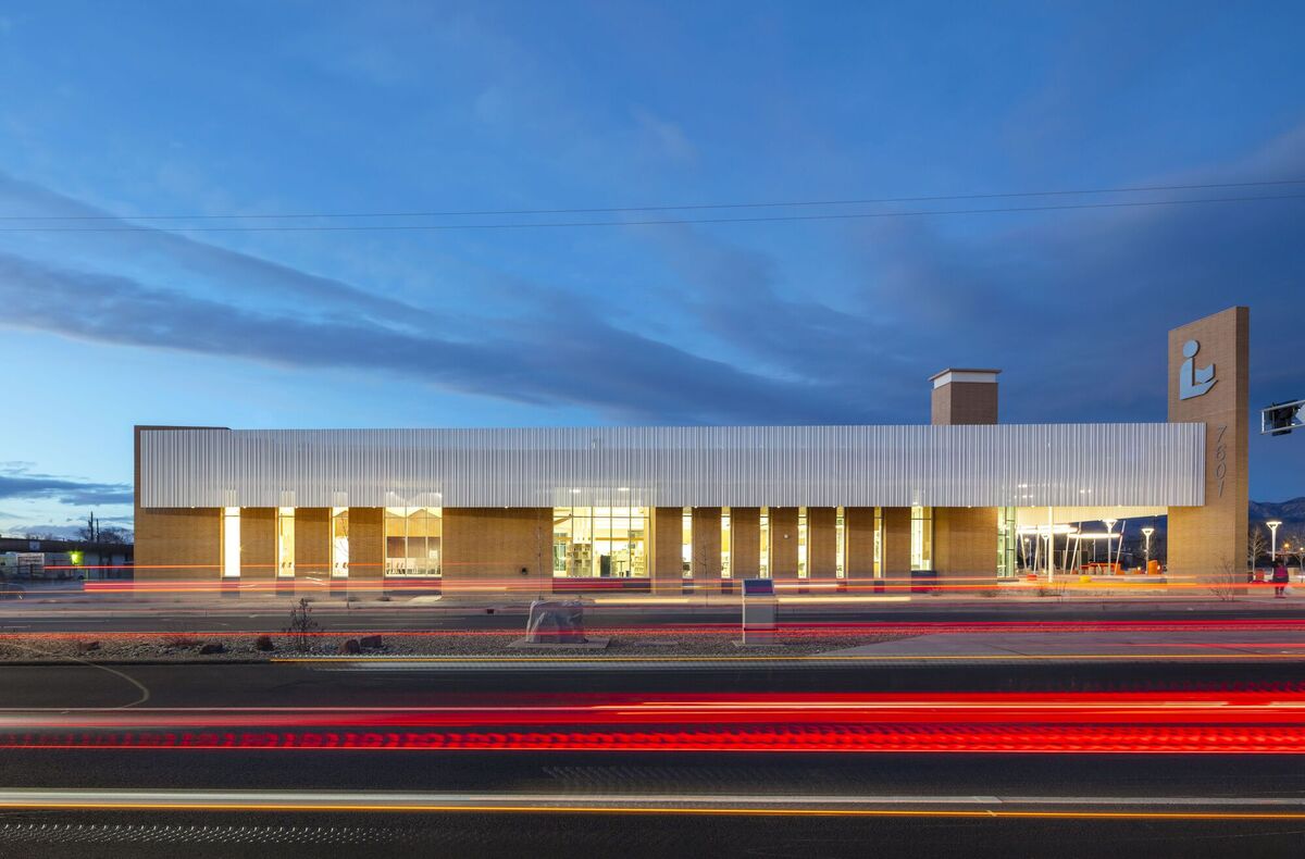 101_Worlds_Best_Modern_Architecture_Buildings_CABQ_International_District_Library​_Neuroject.jpg