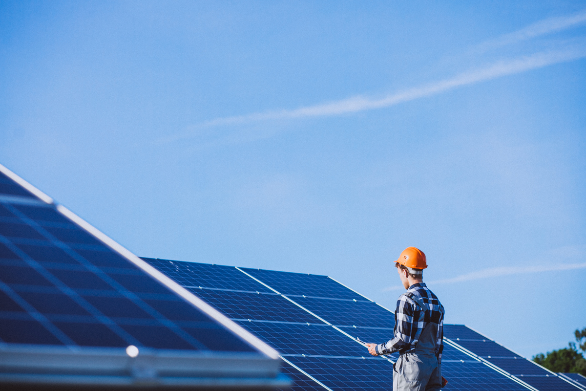 man-worker-firld-by-solar-panels-Future-Trends-and-Technologies-for-Solar-Panel-in-Building