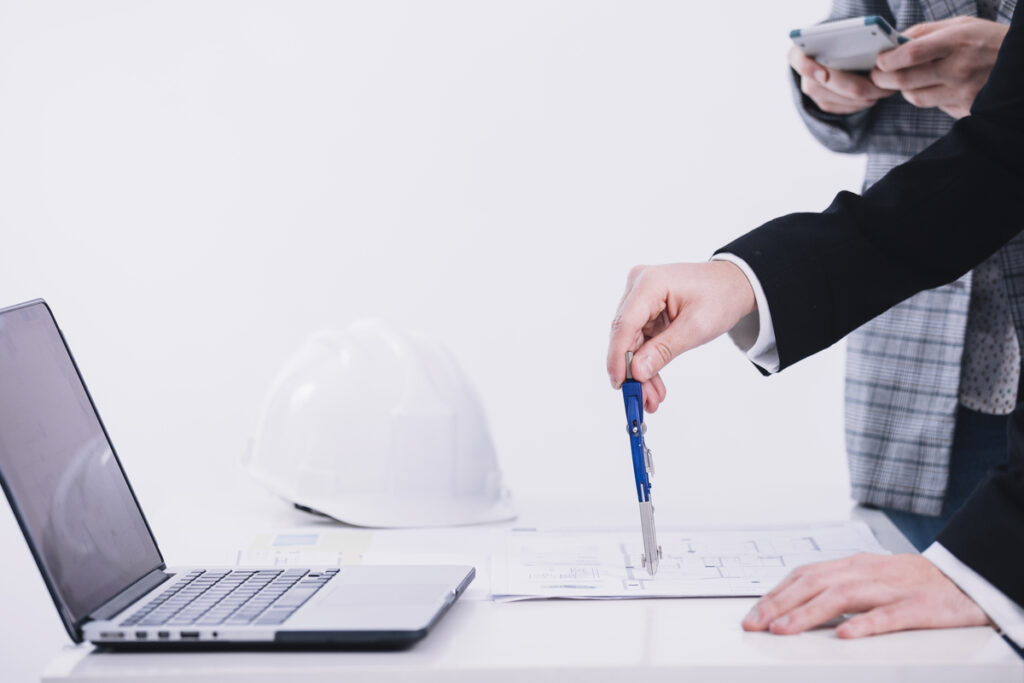 Construction-Blogs-a-man-with-pen-analyzing