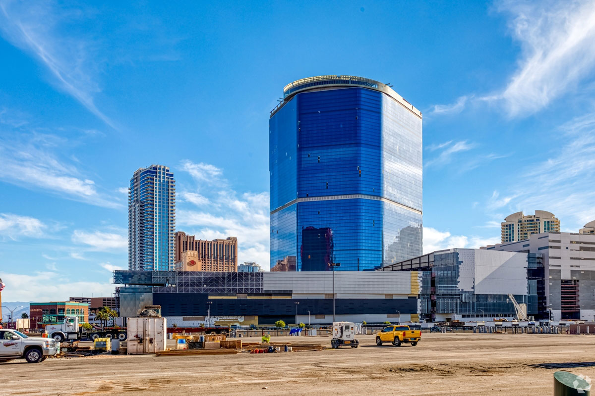 Construction-Megaprojects-Around-the-World-Fontainebleau-Las-Vegas