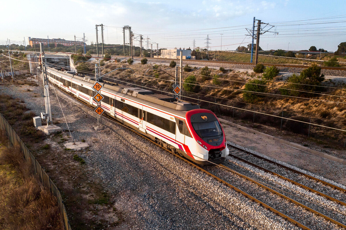 Transport-Concept-With-Train-IoT-in-Railway