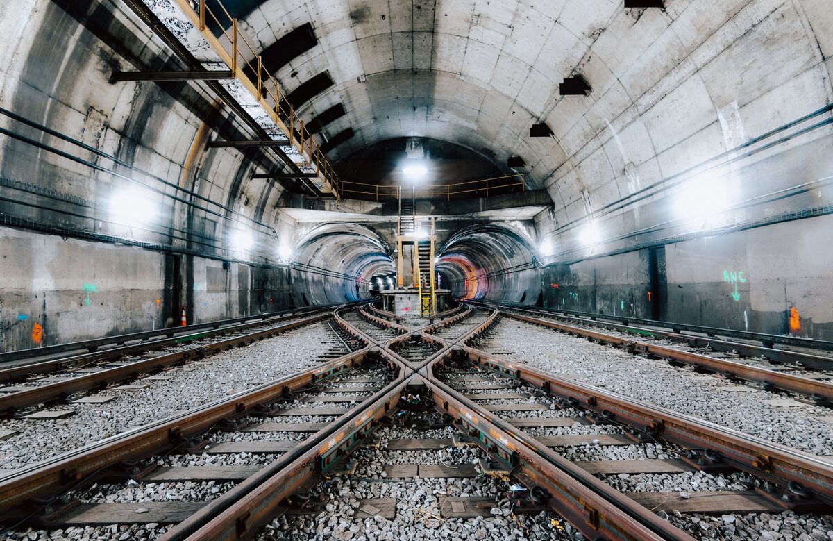 Underground-Tunnel-Railway-New-York-City-IoT-in-Railway