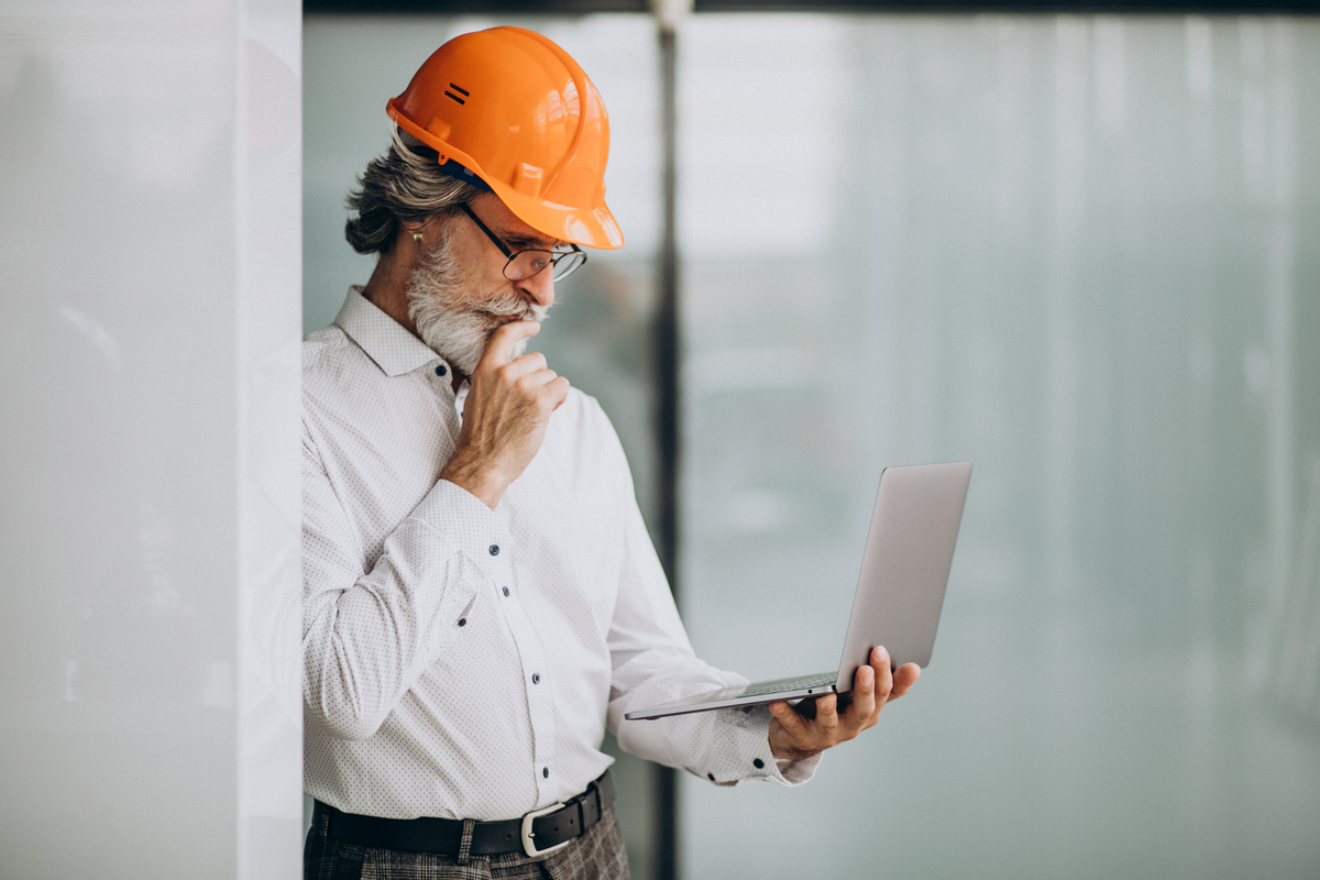 engineer-wearing-helmet-using-Digital-Construction-Management