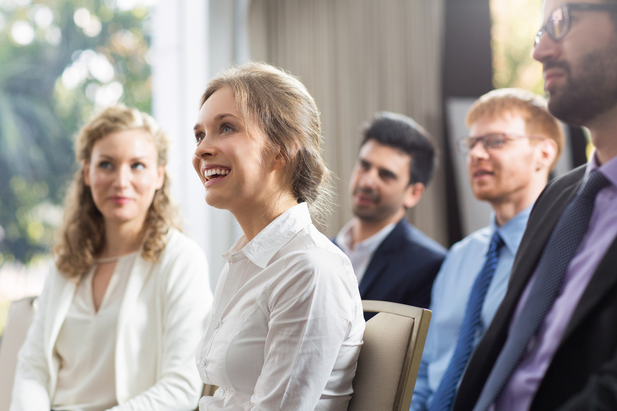 IoT-Conferences-and-Events-hall-full-of-people