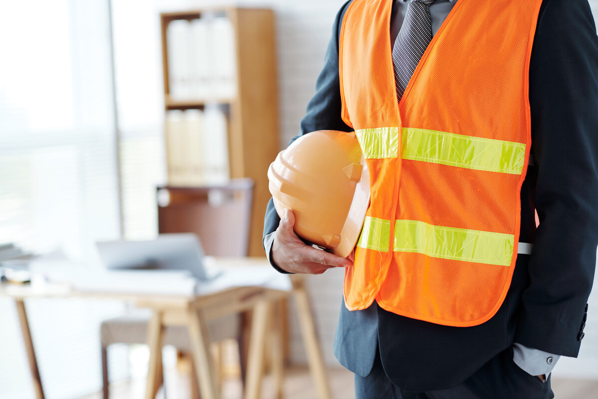 Unrecognizable-Male-Construction-Industry-Executive-Posing-Safety-Vest-With-Hardhat-Builder's Risk Insurance