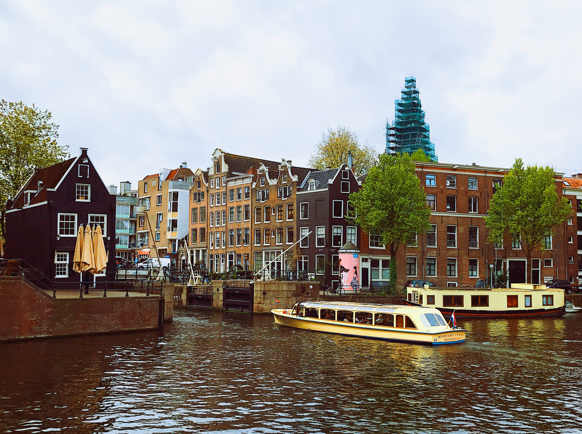 dark-clouds-canal-amsterdam-Smart-Cities-in-the-World