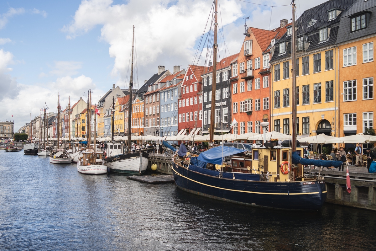 beautiful-view-port-colorful-buildings-captured-copenhagen-denmark-Smart-Cities-in-the-World