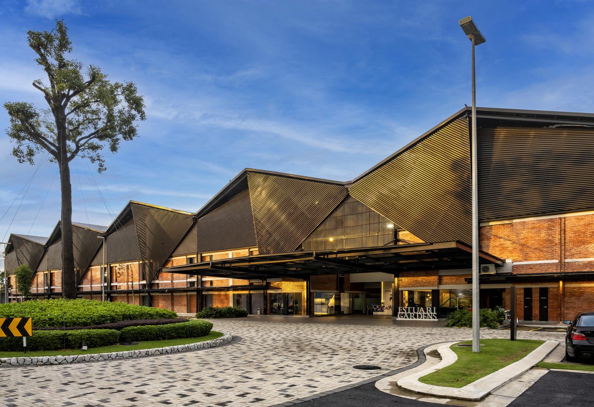 Commercial-Project-in-Malaysia-Estuari-Sport-Complex