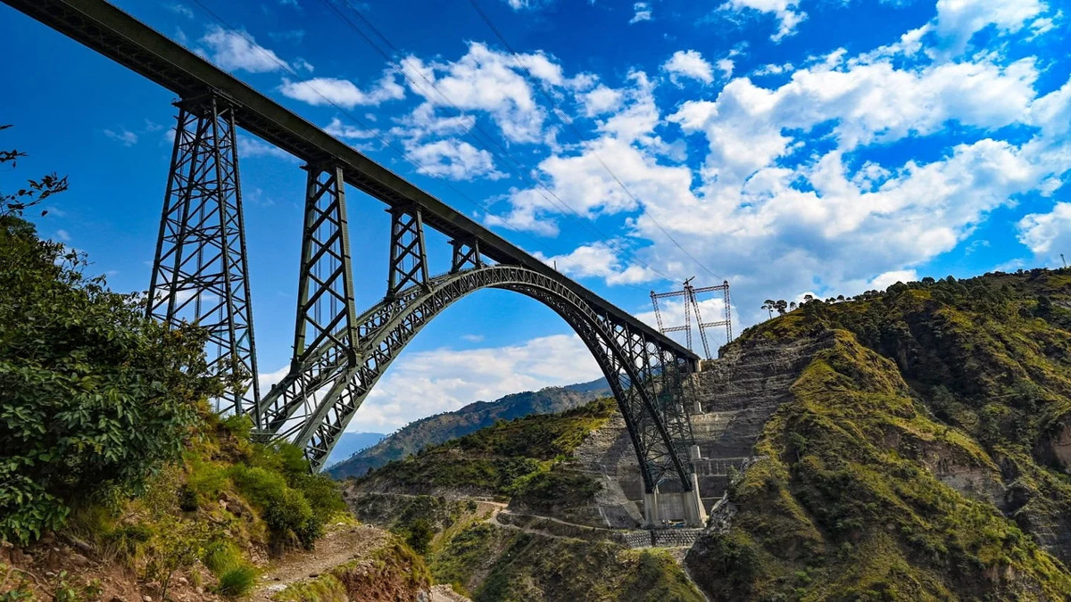 Construction-Project-in-India-Chenab-bridge