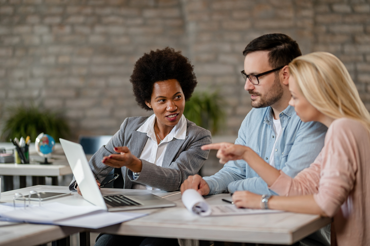 black-female-insurance-agent-using-computer-with-couple-during-consultations-office-Change-Management-Principles