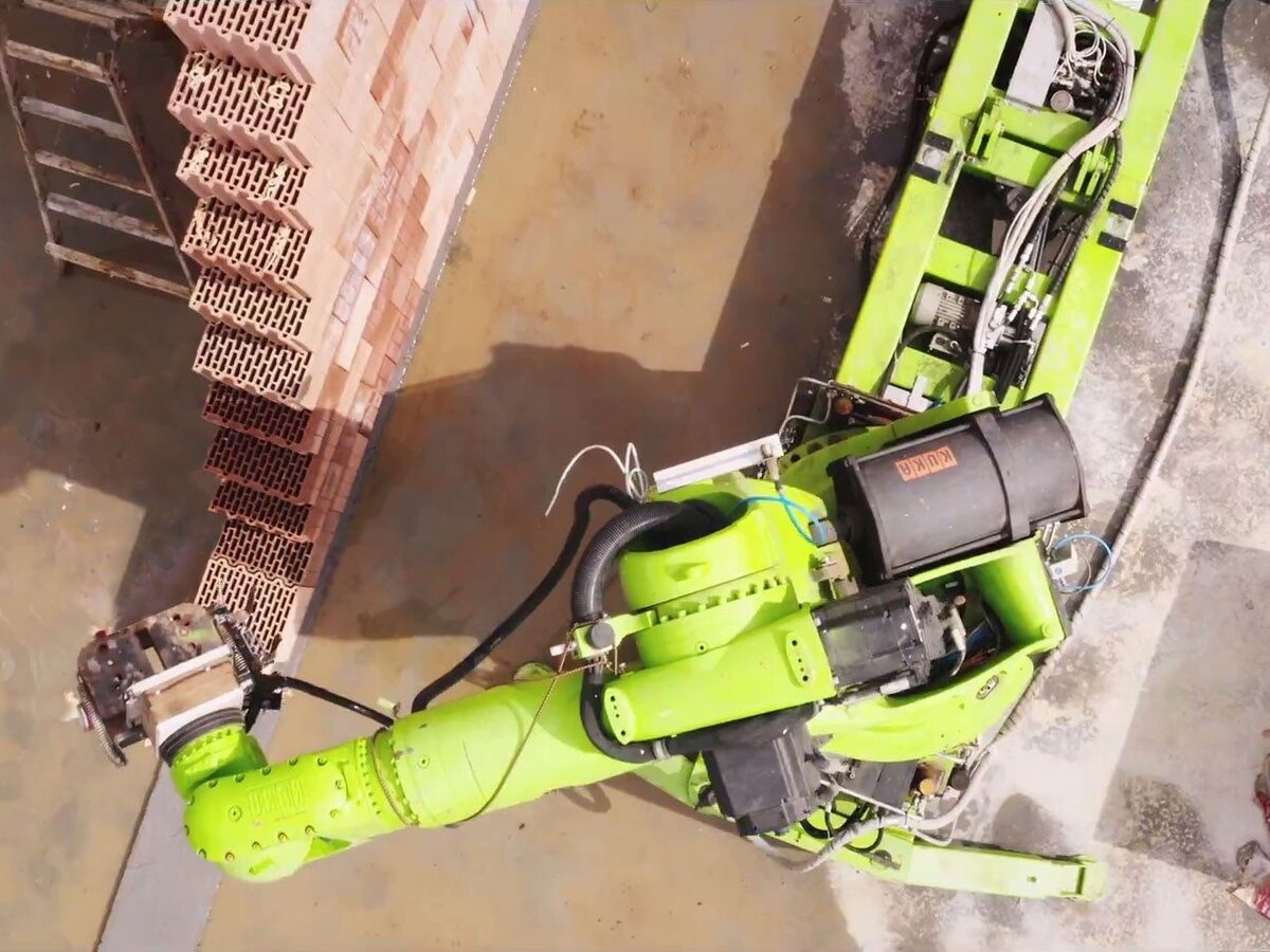 Bricklaying-Robots-in-Construction-example-Neuroject