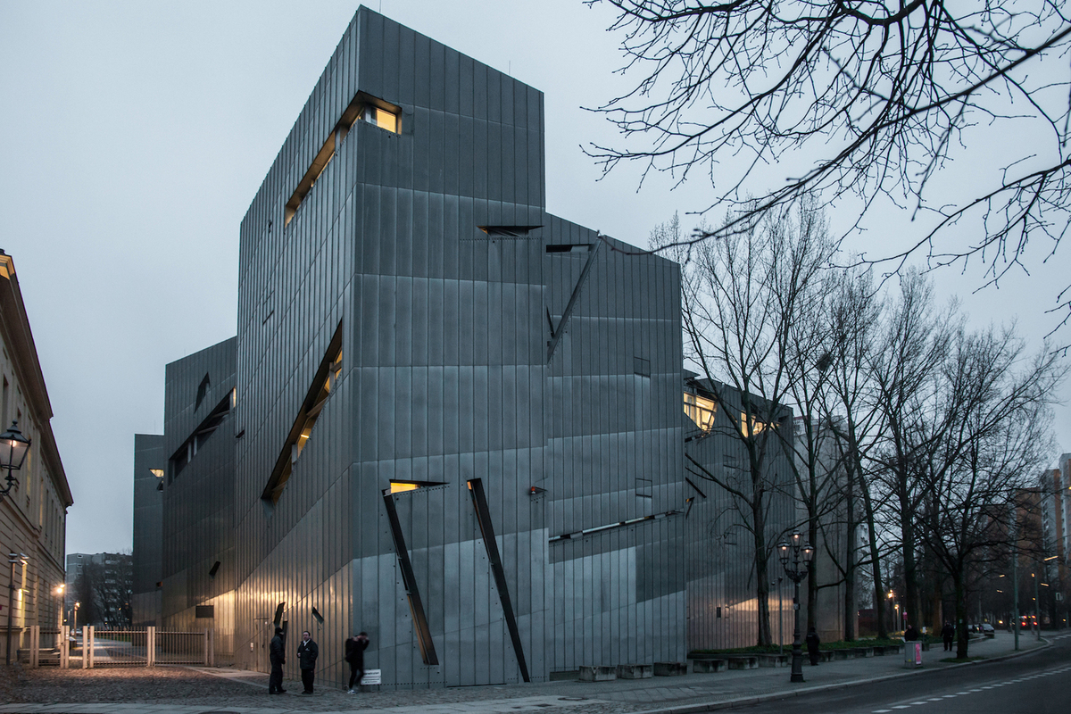 Contemporary-Architects-Daniel-Libeskind-Jewish-Museum-Neuroject