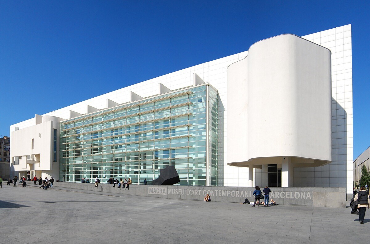 Contemporary-Architects-Richard-Meier-Barcelona-Museum-of-Contemporary-Art-Neuroject