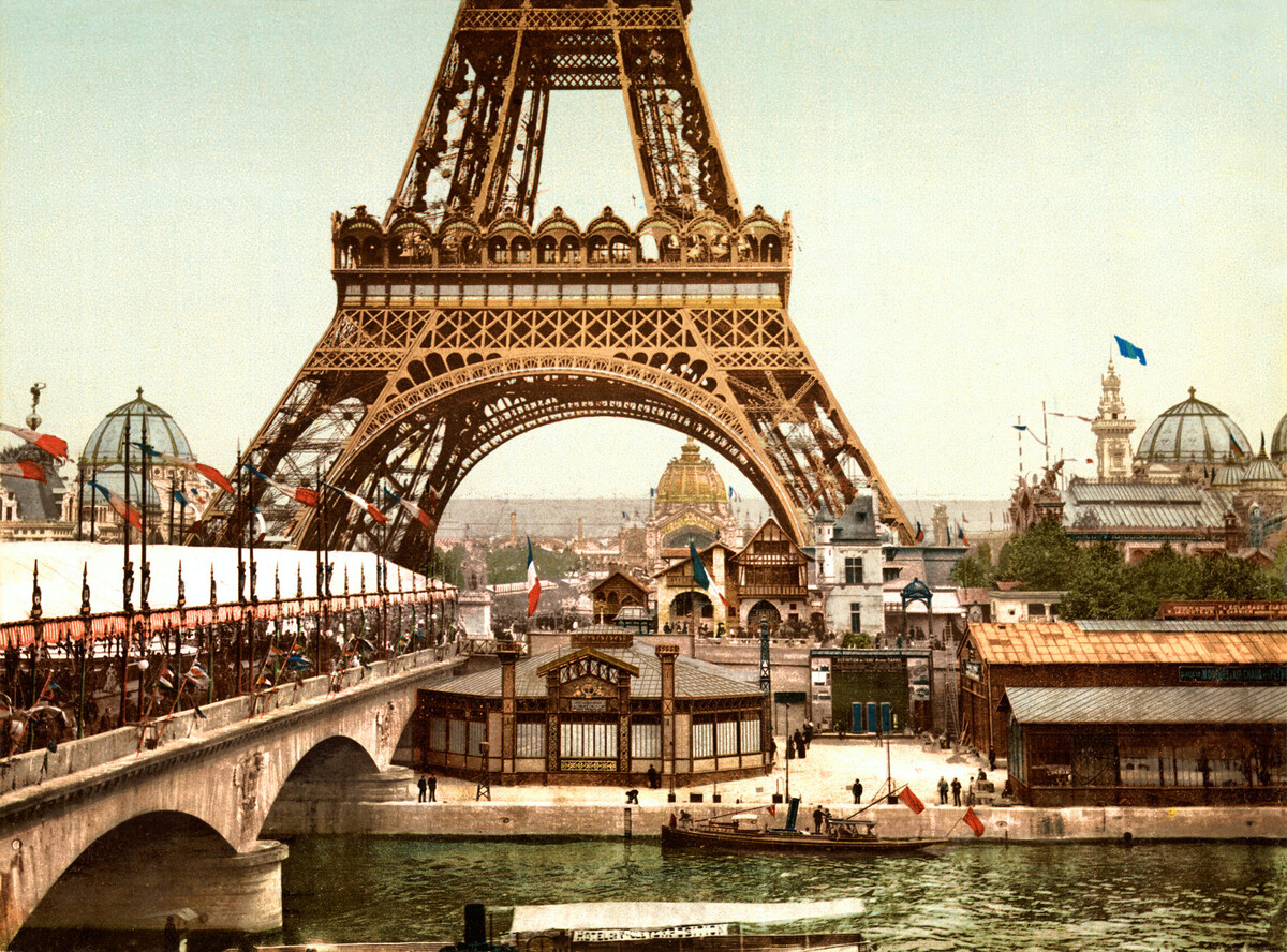 Construction-Projects-in-History-Eiffel-Tower- Paris-France-Neuroject 