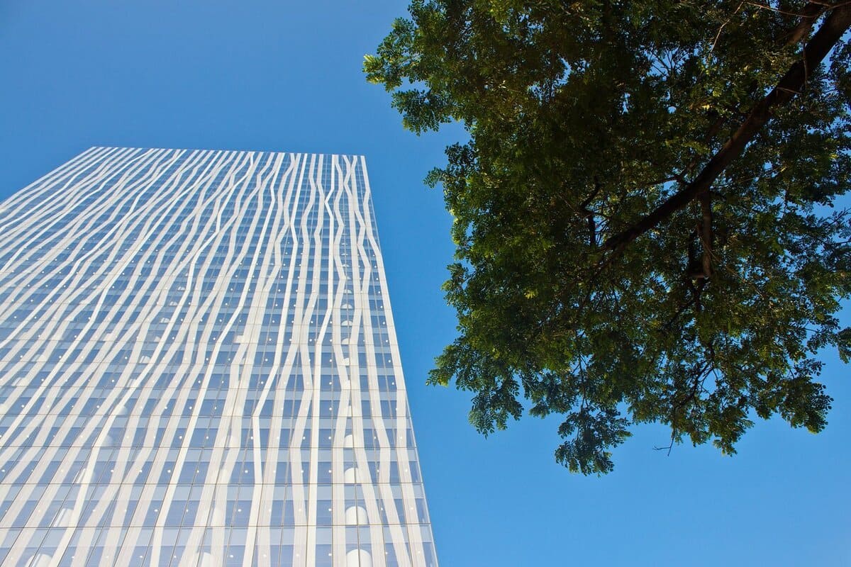 Green-Buildings-in-the-Philippines-Leading-the-Sustainability-Movement-07-Neuroject-Zuellig-Building-Makati