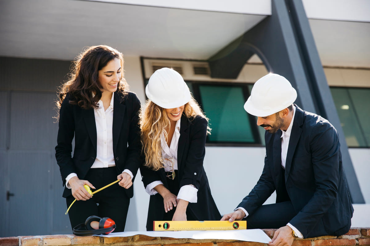 Read more about the article Who are Construction Managers (CM)? 2025 Ultimate Guide