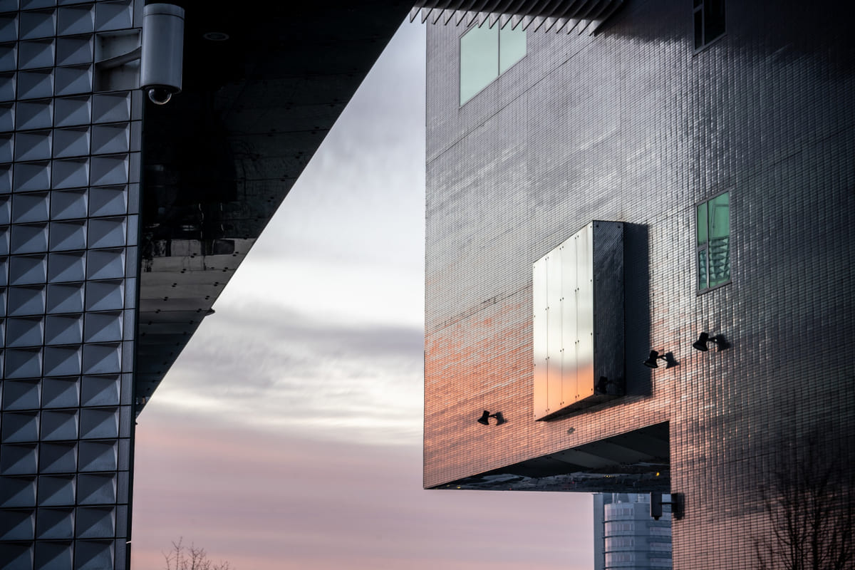 Read more about the article Top 7 Modern Architecture Trends Shaping 2025: From Minimalism to Smart Homes