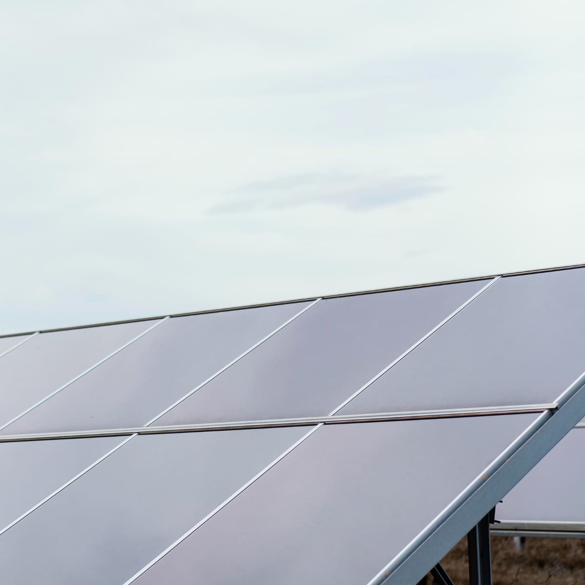 Read more about the article 7 Benefits of Transparent Solar Panels in Urban Architecture