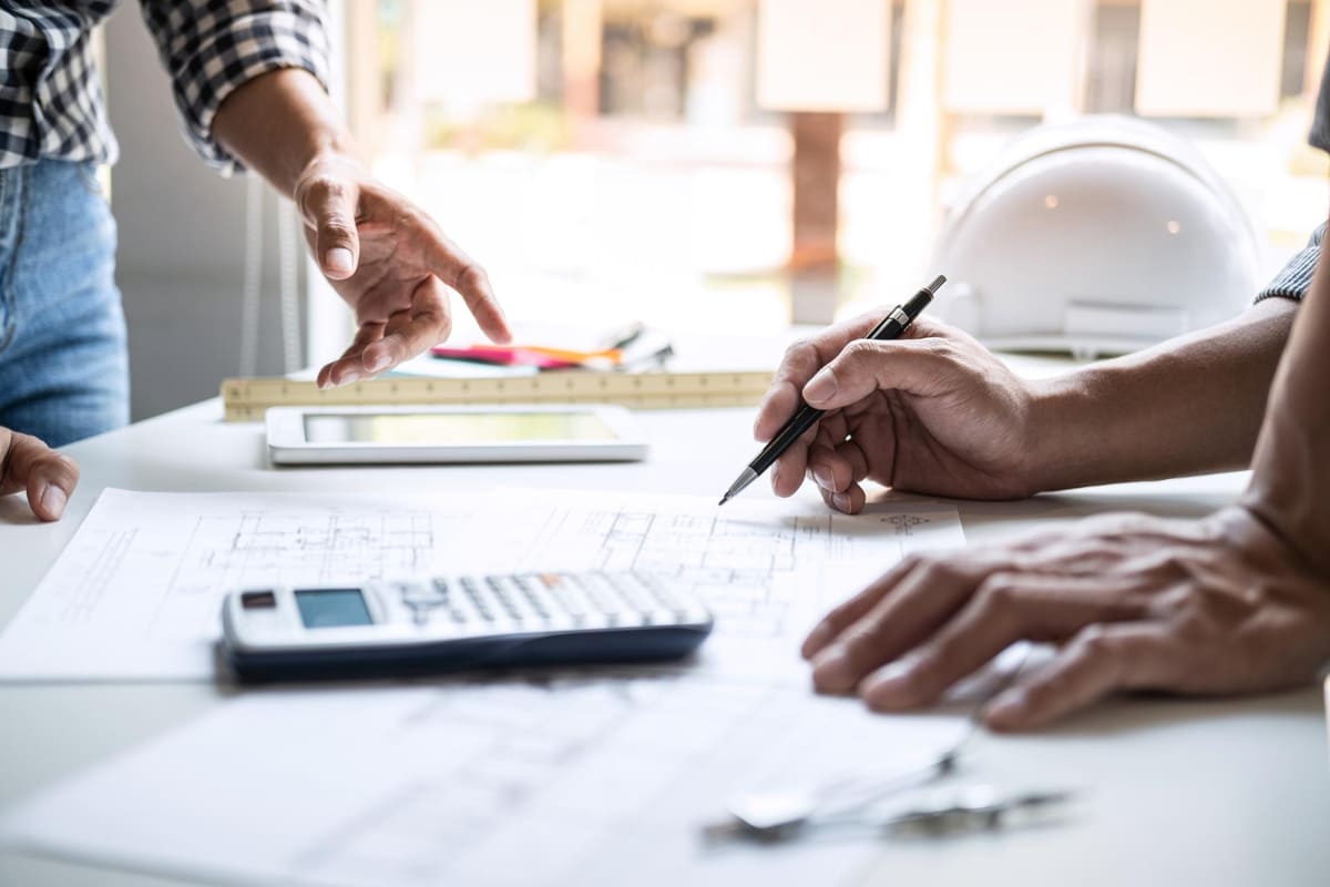 Read more about the article 11 Quick Compliance Checks for Public Construction Tenders (Avoid Disqualification)